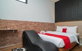 Reddoorz At Golden Averis Cibuluh Bogor